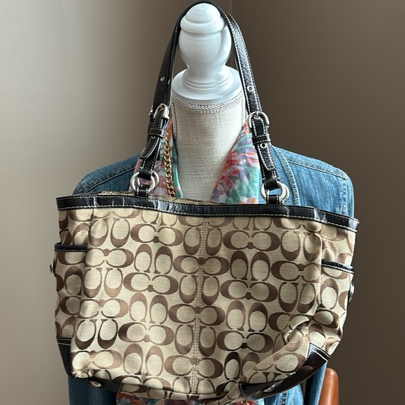 Coach - Picture 3 of 6